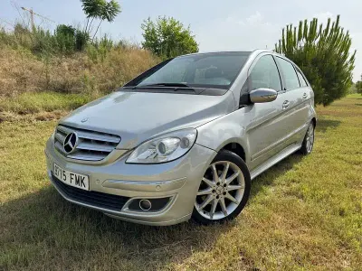 Usado Mercedes B200 140 CV (102 kW) 2007 Gris / plata Monovolumen