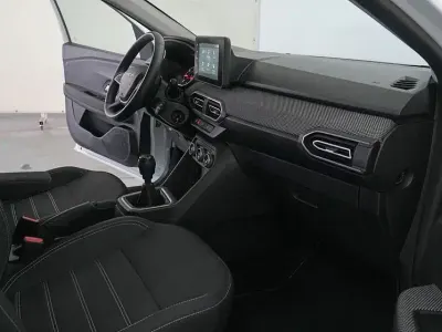 Usado Dacia Sandero Expression 100 CV (73 kW) 2025 Blanco Berlina