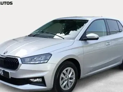 Usado Skoda Fabia Selection 116 CV (85 kW) 2025 Gris plata Utilitario