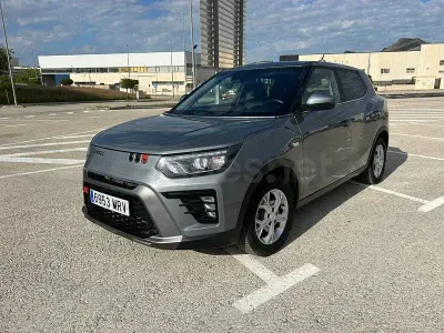 Usado SsangYong Tivoli 128 CV (94 kW) 2023 Gris / plata SUV