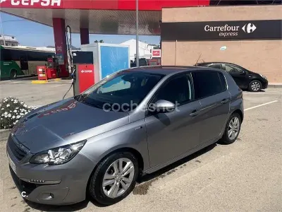 Usado Peugeot 308 Style 100 CV (73 kW) 2017 Gris / plata Berlina