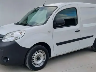 Usado Renault Kangoo 80 CV (58 kW) 2020 Blanco Monovolumen