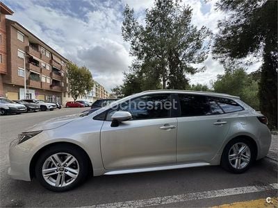 Gris / plata Usado 2022 Toyota Corolla Active Familiar | 22.780 € (Un poco caro)