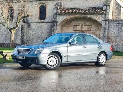 Usado Mercedes E280 Avantgarde 190 CV (139 kW) 2005 Azul Berlina