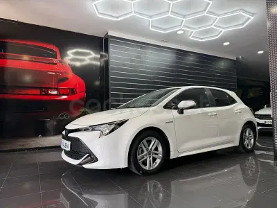 Usado Toyota Corolla Active 122 CV (89 kW) 2020 Blanco Berlina