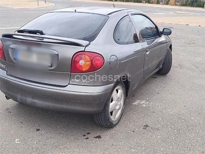 Gris / plata Usado 2000 Renault Mégane Coupé Coupe | 1200 €