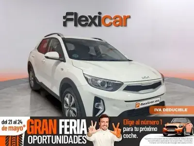 Usado Kia Stonic 84 CV (61 kW) 2023 Blanco SUV
