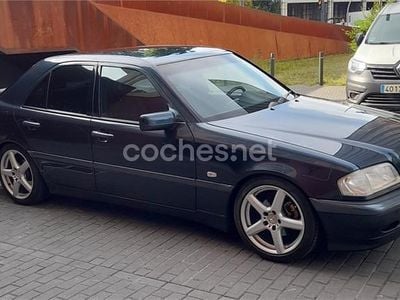 Azul Usado 1999 Mercedes C180 Elegance Berlina | 5500 €