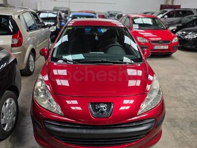 Usado Peugeot 207 90 CV (66 kW) 2007 Rojo Berlina