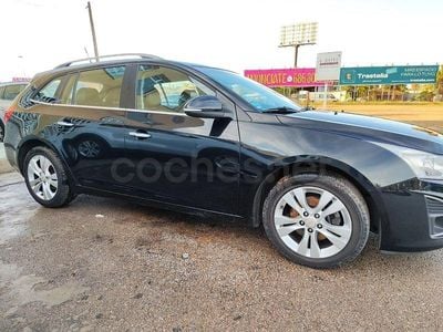 Usado Chevrolet Cruze LT 130 CV (95 kW) 2013 Negro Familiar