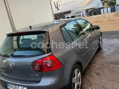 Usado VW Golf IV Highline 140 CV (102 kW) 2006 Gris / plata Berlina