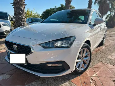 Usado Seat Leon Style 115 CV (84 kW) 2021 Blanco Berlina