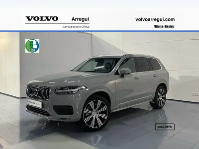 Käytetty Volvo XC90 Core 250 HP (183 kW) 2024 Harmaa Katumaasturi