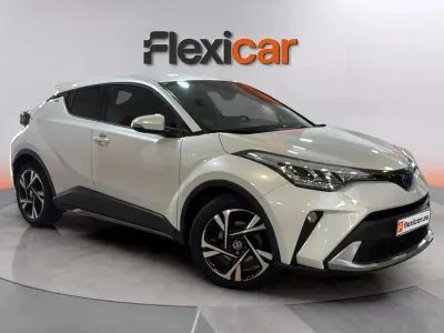 Begagnad Toyota C-HR Advance 184 HK (135 kW) 2023 Vit SUV
