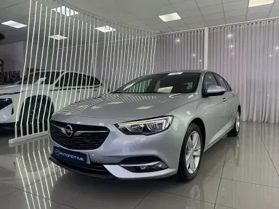 Usado Opel Insignia Business 136 CV (100 kW) 2019 Gris Utilitario