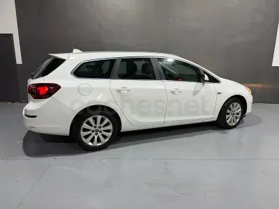 Usado Opel Astra Enjoy 110 CV (80 kW) 2011 Blanco Berlina