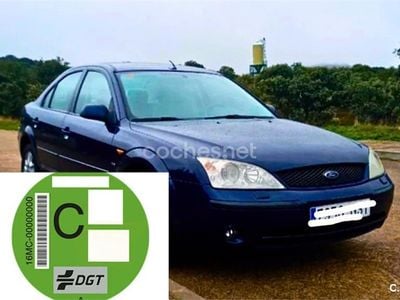Usado Ford Mondeo Ghia 170 CV (125 kW) 2001 Azul Berlina