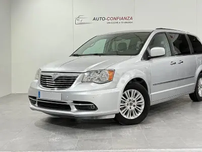 Usado Lancia Voyager Platinum 178 CV (130 kW) 2013 Gris / plata Monovolumen
