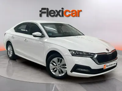 Usado Skoda Octavia Selection 116 CV (85 kW) 2022 Blanco Berlina