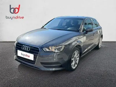 Usado Audi A3 Advanced 125 CV (91 kW) 2015 Gris / plata Berlina