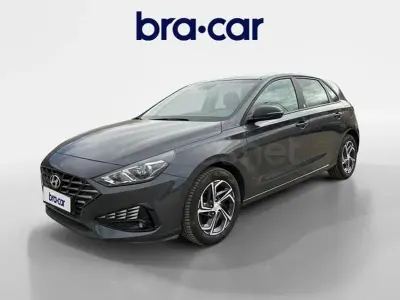 Usado Hyundai i30 120 HP (88 kW) 2022 Cinzento Sedan
