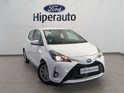Usado Toyota Yaris Hybrid Active 99 CV (72 kW) 2020 Blanco Utilitario