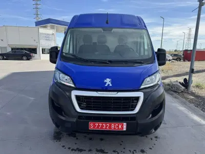 Usado Peugeot Boxer S 140 CV (102 kW) 2021 Azul Van