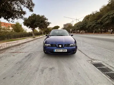 Usado Seat Leon 110 CV (80 kW) 2005 Azul Utilitario