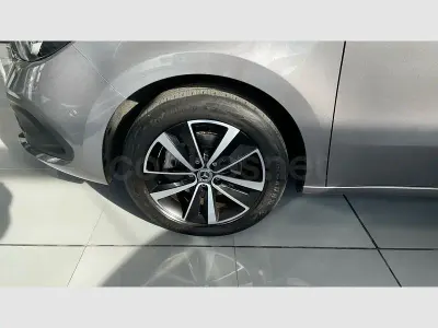 Usado Mercedes T180 116 CV (85 kW) 2025 Gris / plata Monovolumen