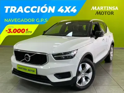 Begagnad Volvo XC40 Momentum 197 HK (144 kW) 2022 Vit SUV