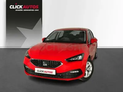 Usado Seat Leon Style 130 CV (95 kW) 2024 Rojo Berlina