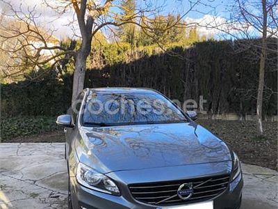 Gris / plata Usado 2018 Volvo V60 Momentum Familiar | 15.500 € (Precio justo)