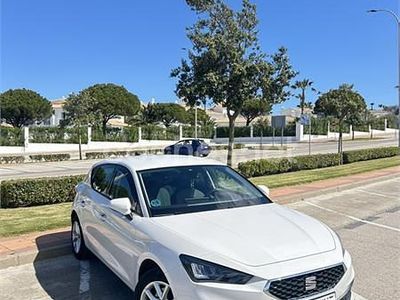 Usado Seat Leon Style 130 CV (95 kW) 2024 Blanco Berlina