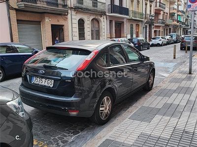 Usado Ford Focus Ghia 115 CV (84 kW) 2006 Negro Berlina