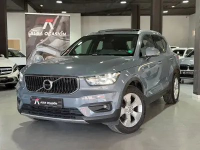 Usado Volvo XC40 Momentum 129 CV (94 kW) 2021 Gris / plata SUV