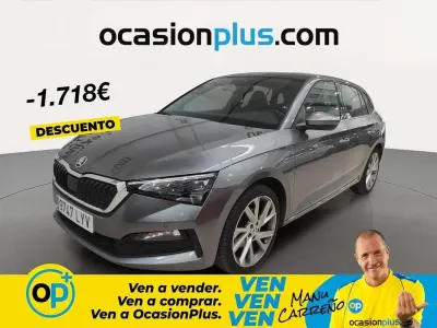 Usado Skoda Scala Sport 150 CV (110 kW) 2022 Gris Utilitario