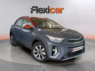 Usado Kia Stonic 101 CV (74 kW) 2021 Gris SUV