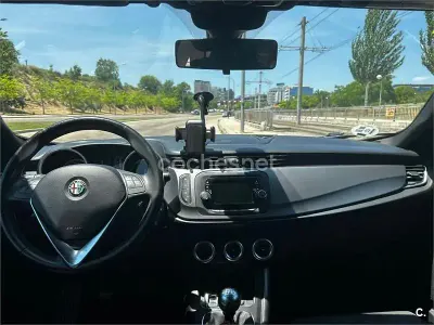 Usado Alfa Romeo Giulietta Progression 105 CV (77 kW) 2014 Blanco Utilitario
