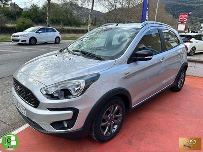 Usado Ford Ka Plus Ultimate 85 CV (62 kW) 2019 Gris / plata Utilitario