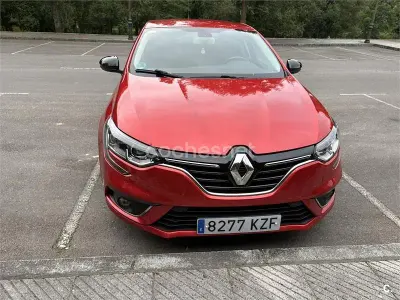 Usado Renault Mégane LIMITED 140 CV (102 kW) 2019 Rojo Berlina