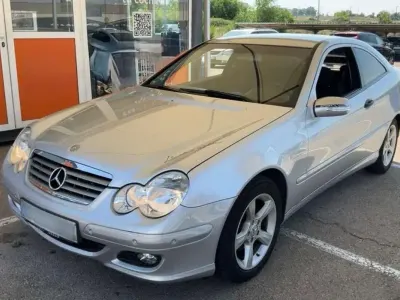 Usado Mercedes C180 Classic 143 CV (105 kW) 2004 Plateado Coupe