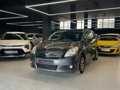 Usado Toyota Verso Active 132 CV (97 kW) 2011 Gris / plata Monovolumen