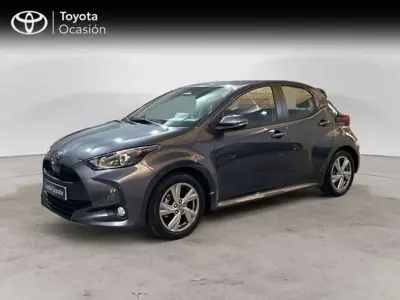Usado Toyota Yaris Hybrid Active 116 CV (85 kW) 2025 Gris Berlina