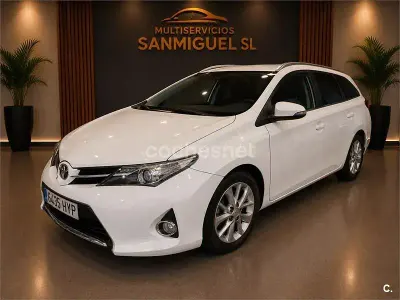 Usado Toyota Auris 124 CV (91 kW) 2014 Blanco Familiar