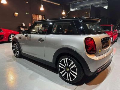 Usado Mini Cooper Essential 135 kW (184 CV) 2023 Plateado Utilitario