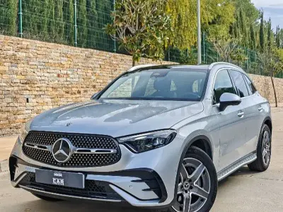 Usado Mercedes GLC300 269 CV (197 kW) 2023 Gris / plata SUV