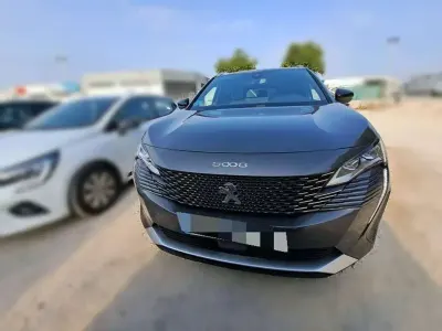Usado Peugeot 5008 GT 131 CV (96 kW) 2023 Gris SUV