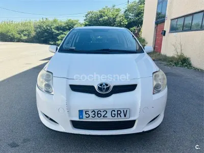 Usado Toyota Auris 90 CV (66 kW) 2009 Blanco Utilitario