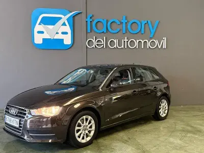 Usado Audi A3 Ambition 105 CV (77 kW) 2013 Marrón Berlina