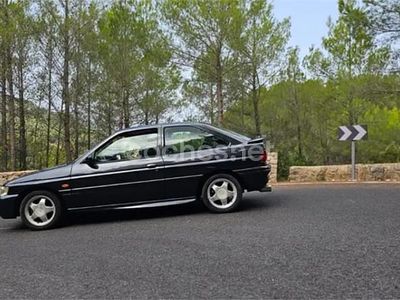 Usado Ford Escort RS 150 CV (110 kW) 1996 Negro Berlina